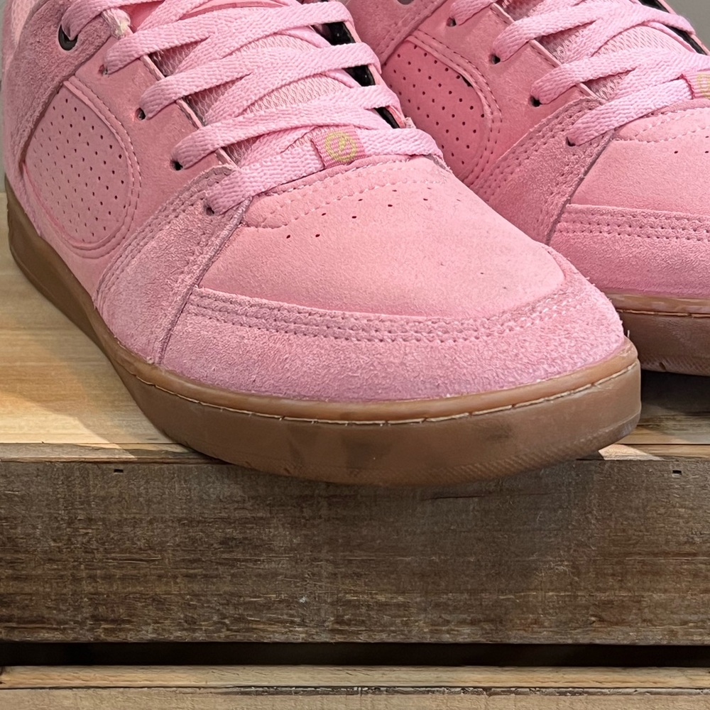 éS Accel Slim Suede Skate Shoe in the "Pink & Gum" Mens 9 Women’s 10.5 - Picture 7 of 11